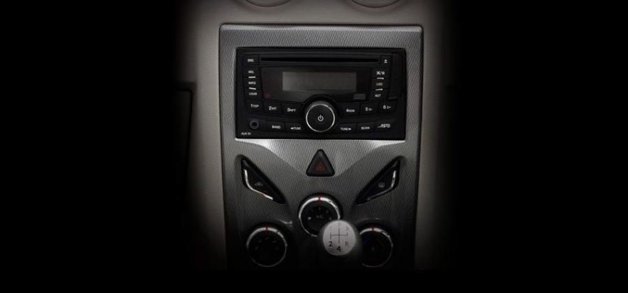 Детали интерьера Mahindra Verito 2012 года  (фото 11 из 19)